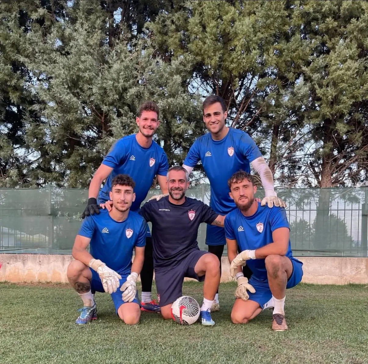 Panagiotis Pomonis with the AEL goalkeeping unit