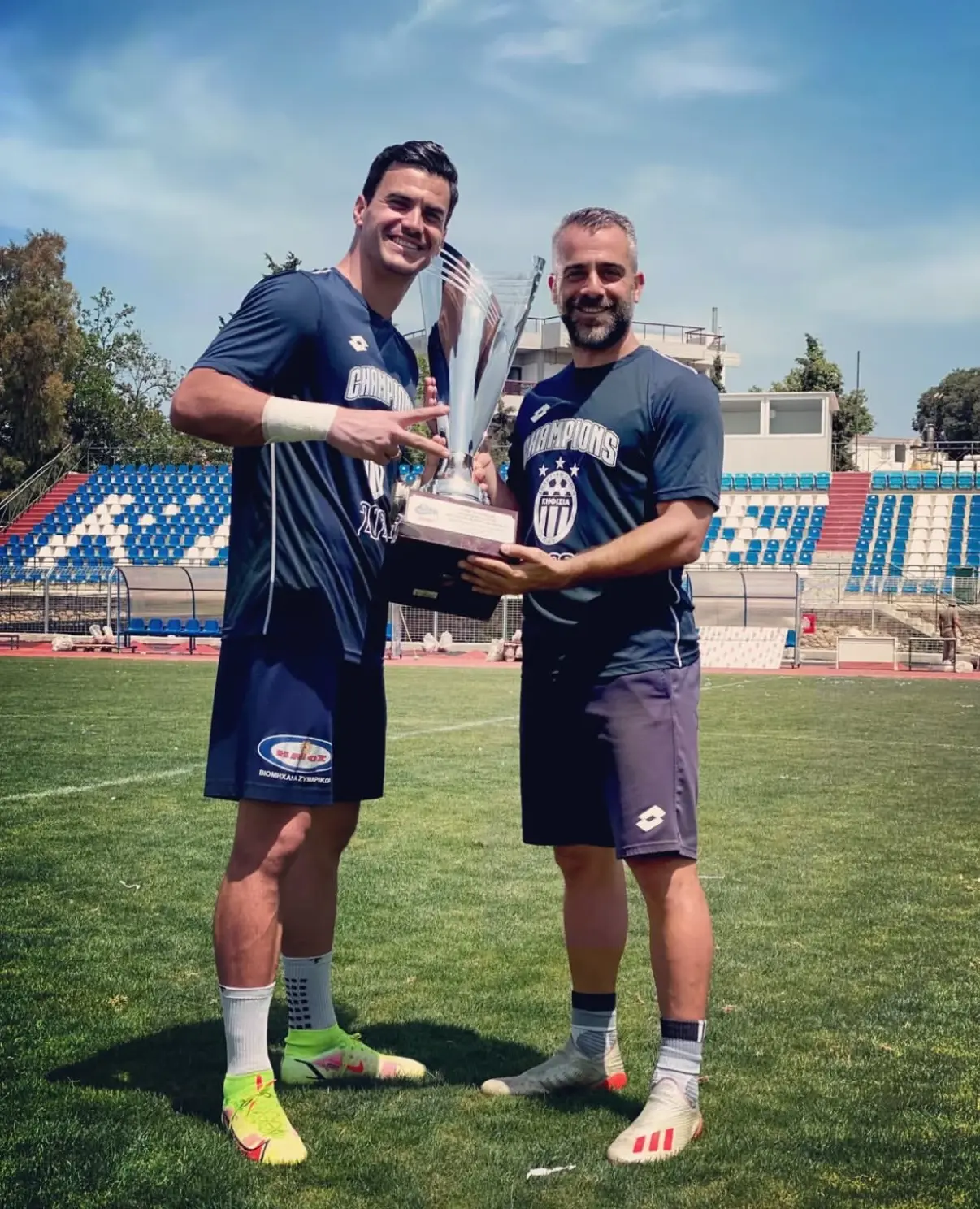 Panagiotis Pomonis with a Kifisia goalkeeper