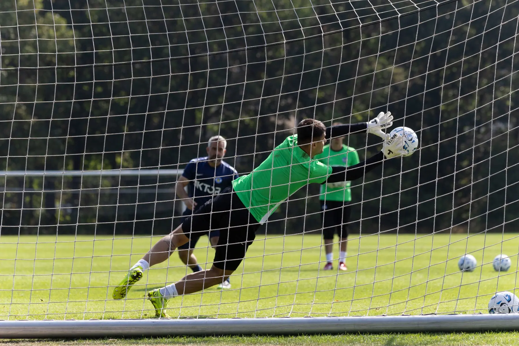Goalkeeper decision and save action observed from behind the goal